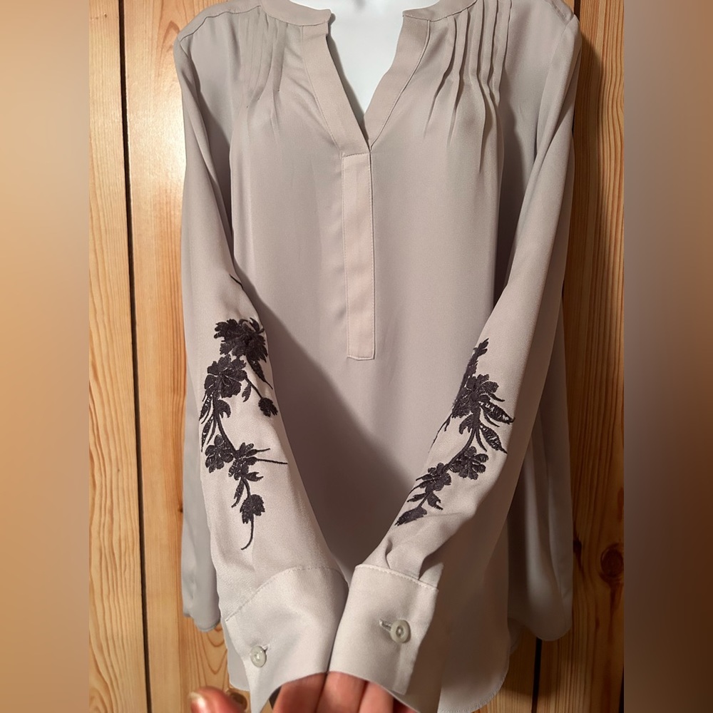 Simply Vera VERA WANG Women's Blouse Pleated Front Embroidery Long Sleeve Size L